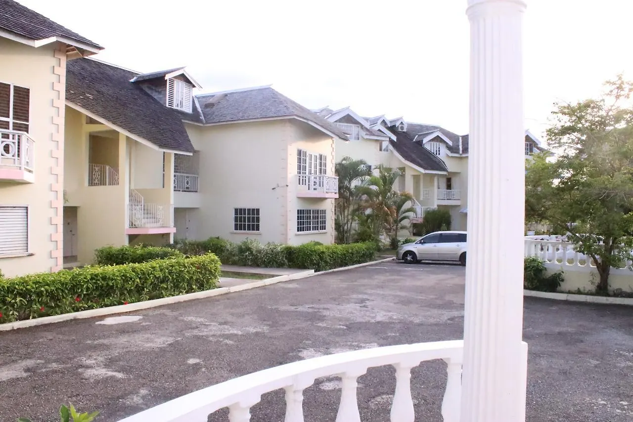 Country Manor Apartments Ocho Ríos
